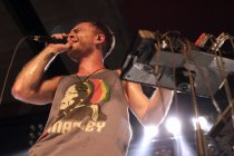 Australischer Beatboxer und Live-looping-Künstler Dub FX gastiert in Begleitung des Rappers CADE auf seiner "A Crossworlds"-Tour in der Live Music Hall Köln (© Thomas Brill)