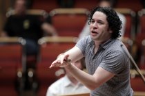 Venezolanischer Dirigent Gustavo Dudamel leitet das Königliches Concertgebouworchester Amsterdam in der Philharmonie Köln (© Thomas Brill)