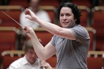 Venezolanischer Dirigent Gustavo Dudamel leitet das Königliches Concertgebouworchester Amsterdam in der Philharmonie Köln (© Thomas Brill)