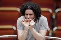 Venezolanischer Dirigent Gustavo Dudamel leitet die Göteborgs Symfoniker in Begleitung des armenischen Violinisten Sergey Khachatryan in der Philharmonie Köln (© Thomas Brill)