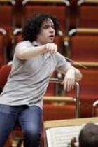 Venezolanischer Dirigent Gustavo Dudamel leitet die Göteborgs Symfoniker in Begleitung des armenischen Violinisten Sergey Khachatryan in der Philharmonie Köln (© Thomas Brill)