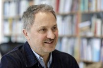 Direktor des Museum Ludwig Köln Yilmaz Dziewior im Interview bezüglich 50 Jahre Museum Ludwig im Museum Ludwig Köln (&copy; Thomas Brill)