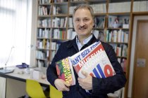 Direktor des Museum Ludwig Köln Yilmaz Dziewior im Interview bezüglich 50 Jahre Museum Ludwig im Museum Ludwig Köln (&copy; Thomas Brill)