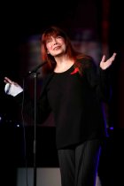 Deutsche Sängerin Katja Ebstein gastiert auf ihrer "Na und? Wir leben noch!"-Tour in der Volksbühne am Rudolfplatz in Köln (© Thomas Brill)