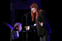 Deutsche Sängerin Katja Ebstein gastiert auf ihrer "Na und? Wir leben noch!"-Tour in der Volksbühne am Rudolfplatz in Köln (© Thomas Brill)