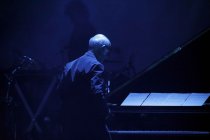 Italienische Pianist Ludovico Einaudi gastiert mit seinem Ensemble auf seiner "Elements"-Tour in der Arena Oberhausen (&copy; Thomas Brill)