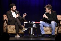 Deutsche Soziologe Aladin El-Mafaalani und der Grünen-Politiker Robert Habeck diskutieren über Aladin El-Mafaalani Gegenwartsdiagnose "Mythos Bildung" im Gloria Theater Köln (© Thomas Brill)