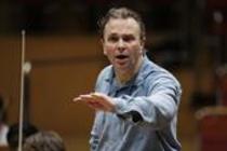 Britische Dirigent Sir Mark Elder leitet das Hallé Orchestra Manchester in der Philharmonie Köln (&copy; Thomas Brill)