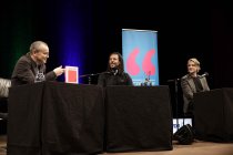 Amerikanische Schriftsteller Colson Whitehead und der deutsche Schauspieler Jens Harzer diskutieren über das Whiteheads neuen Roman "Die Nickel Boys" im Rahmen der lit.COLOGNE SPEZIAL im Klaus-von-Bismarck-Saal Köln (&copy; Thomas Brill)