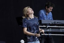 Französische Sängerin und Schauspielerin Louane Emera gastiert auf ihrer "Chambre 12"-Tour auf dem Kunst!Rasen Bonn-Gronau (© Thomas Brill)