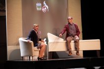 Stück "Emoji" mit Martina Bajohr als Terapeutin und Günter Ottemeier als Patient bei der Stunksitzung 2017 im E-Werk Köln (© Thomas Brill)