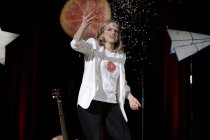 Deutsche Poetry-Slammerin Julia Engelmann gastiert mit ihrem Programm "Eines Tages, Baby – Upgrade" im Stadttheater Euskirchen (© Thomas Brill)