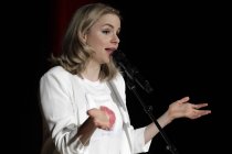 Deutsche Poetry-Slammerin Julia Engelmann gastiert mit ihrem Programm "Eines Tages, Baby – Upgrade" im Stadttheater Euskirchen (© Thomas Brill)