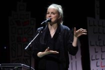 Deutsche Poetry-Slammerin Julia Engelmann gastiert mit ihrem Programm "Jetzt, Baby! Poesie und Musik" im Musical Dome Köln (© Thomas Brill)