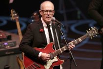 Deutsche Indie-Pop-Band Erdmöbel geben mit dem Kaiser Quartett ein „30 Jahre ERDMÖBEL"-Jubiläumskonzert in der Kölner Philharmonie (© Thomas Brill)