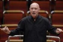 Deutsche Dirigent Christoph Eschenbach leitet die Wiener Philharmoniker in der Philharmonie Köln (© Thomas Brill)