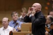 Deutsche Dirigent Christoph Eschenbach leitet die Wiener Philharmoniker in der Philharmonie Köln (© Thomas Brill)