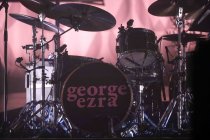 Englischer Singer-Songwriter George Ezra gastiert auf seiner "Staying at Tamara’s"-Tour in der Lanxess Arena Köln (© Thomas Brill)