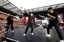 Deutsche Hip Hop-Band "Die Fantastischen Vier" mit den Sängern Thomas D., Michi Beck, Smudo und DJ And.Ypsilon gastieren auf ihrer "Für Immer 30 Jahre Live"-Tour im RheinEnergie Stadion Köln (© Thomas Brill)
