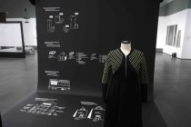 Ausstellung „Fast Fashion. Die Schattenseiten der Mode“ gastiert vom 12. Oktober 2018 bis 24. Februar 2019 im Rautenstrauch-Joest-Museum Köln (© Thomas Brill)