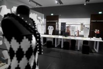 Ausstellung „Fast Fashion. Die Schattenseiten der Mode“ gastiert vom 12. Oktober 2018 bis 24. Februar 2019 im Rautenstrauch-Joest-Museum Köln (© Thomas Brill)