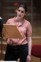 Französische Sopranistin Hélène Fauchère begleitet das Klangforum Wien unter der Leizung des argentinischen Dirigenten Emilio Pomarico in der Philharmonie Köln (© Thomas Brill)