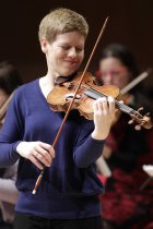 Deutsche Violinistin Isabelle Faust gastiert in Begleitung des Ensemble Il Giardino Armonico unter der Leitung des italienischen Dirigenten Giovanni Antonini in der Philharmonie Köln (© Thomas Brill)