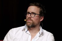 Deutsche Schauspielerin Annika Schilling, Gert Scobel und die deutschen Kulturwissenschaftler Philipp Felsch und Markus Krajewski diskutieren über „Mythen des Alltags" im Rahmen der vierten phil.COLOGNE im Comedia Theater Köln (&copy; Thomas Brill)