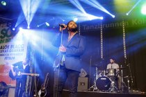 Deutsche Soul-Sänger Fetsum Sebhat gastiert auf seiner "The Colors of Hope"-Tour bei "Soul im Brunnen" Open Air am Tanzbrunnen Köln (© Thomas Brill)