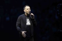 Deutsche Schriftsteller Sebastian Fitzek gastiert auf seiner "Die große Thriller"-Arena-Tour in der Lanxess-Arena Köln (&copy; Thomas Brill)