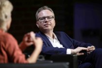 Deutsche Soziologe Andreas Reckwitz diskutiert mit der deutschen Philosophin Svenja Flaßpöhler über die Frage „Was macht uns resilient?“ im Rahmen der phil.COLOGNE 2021 in den Balloni-Hallen Köln (© Thomas Brill)