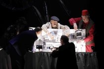 Ensemble spielt das Stück "Flipbook Türkei" bei der Stunksitzung 2018 im E-Werk Köln  (© Thomas Brill)