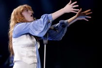 Britische Singer-Songwriterin Florence Welch alias Florence and The Machine gastiert auf ihrer "How Big, How Blue, How Beautiful"-Tour in der Mitsubishi Electric Halle Düsseldorf (© Thomas Brill)