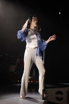 Britische Singer-Songwriterin Florence Welch alias Florence and The Machine gastiert auf ihrer "How Big, How Blue, How Beautiful"-Tour in der Mitsubishi Electric Halle Düsseldorf (© Thomas Brill)