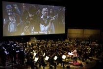 Deutsche Dirigent Helmut Imig leitet die Neue Philharmonie Westfalen in der Philharmonie Köln (&copy; Thomas Brill)