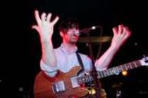Britische Indie-Rock-Band The Foals gastierten mit Sänger und Gitarristen Yannis Philippakis auf ihrer "Antidotes"-Tour im Luxor Köln (© Thomas Brill)