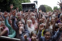 Deutsche Sänger Mark Forster gastiert auf seiner "Tape"-Tour auf dem Kunst!Rasen in Bonn-Gronau (© Thomas Brill)
