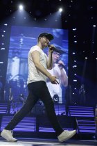 Deutsche Sänger Mark Forster gastiert auf seiner "Liebe"-Tour in der Lanxess Arena Köln (© Thomas Brill)