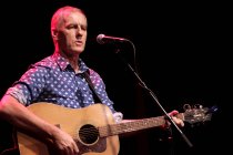 Australischer Gitarrist, Sänger und Songwriter Robert Forster gastierte auf ihrer "Songs to Play"-Tour im Gebäude 9 Köln (&copy; Thomas Brill)