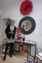 Kölner Künstlerinnen Iris Wittkowski, Cornelia Enax und Katrin Bergmann gastieren mit ihrer Ausstellung "Treib es nicht zu bunt, Fräuleinchen!" vom 14. bis 20. Januar 2013 im museum für verwandte kunst Köln (© Thomas Brill)