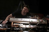 Deutsche Pianist und Komponist Nils Frahm gastiert auf seiner "All Melody"-Tour in der Philharmonie Köln (© Thomas Brill)