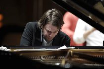 Französische Pianist David Fray gastiert in Begleitung des Orchestre de Chambre de Paris unter der Leitung des schottischen Dirigenten Douglas Boyd in der Philharmonie Köln (© Thomas Brill)