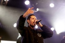 Deutsche Hip-Hop-Band Freundeskreis gastiert auf ihrer "20. Geburtstag von Quadratur des Kreises"-Tour auf der Open-Air-Bühne am Tanzbrunnen Köln (© Thomas Brill)