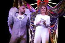 Deutsche Schauspielerin Annette Frier ist "Gott der Allmächtige" in der Volksbühne am Rudolfplatz Köln (© Thomas Brill)