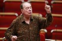 Spanischer Dirigent Rafael Frühbeck de Burgos leitet das WDR Sinfonieorchester Köln in Begleitung des Spanischen Pianisten Josep Colom in der Philharmonie Köln (© Thomas Brill)