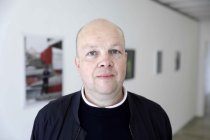 Direktor des Kölnischen Kunstvereins Moritz Wesseler verabschiedet sich mit dem Buch und der Ausstellung von 31 Portraits von Albrecht Fuchs vom Kölnischer Kunstverein - Die Brücke Köln (© Thomas Brill)