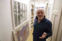 Deutscher Künstler Prof. Harald Fuchs im Interview in der Siebengebirgsallee 66 Köln (© Thomas Brill)