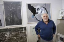 Deutscher Künstler Prof. Harald Fuchs im Interview in der Siebengebirgsallee 66 Köln (© Thomas Brill)