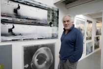 Deutscher Künstler Prof. Harald Fuchs im Interview in der Siebengebirgsallee 66 Köln (© Thomas Brill)