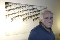 Deutscher Künstler Prof. Harald Fuchs im Interview in der Siebengebirgsallee 66 Köln (© Thomas Brill)